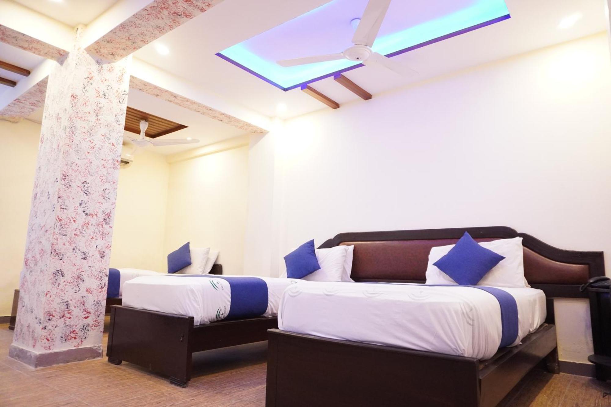 National Hotel Lahore Bagian luar foto