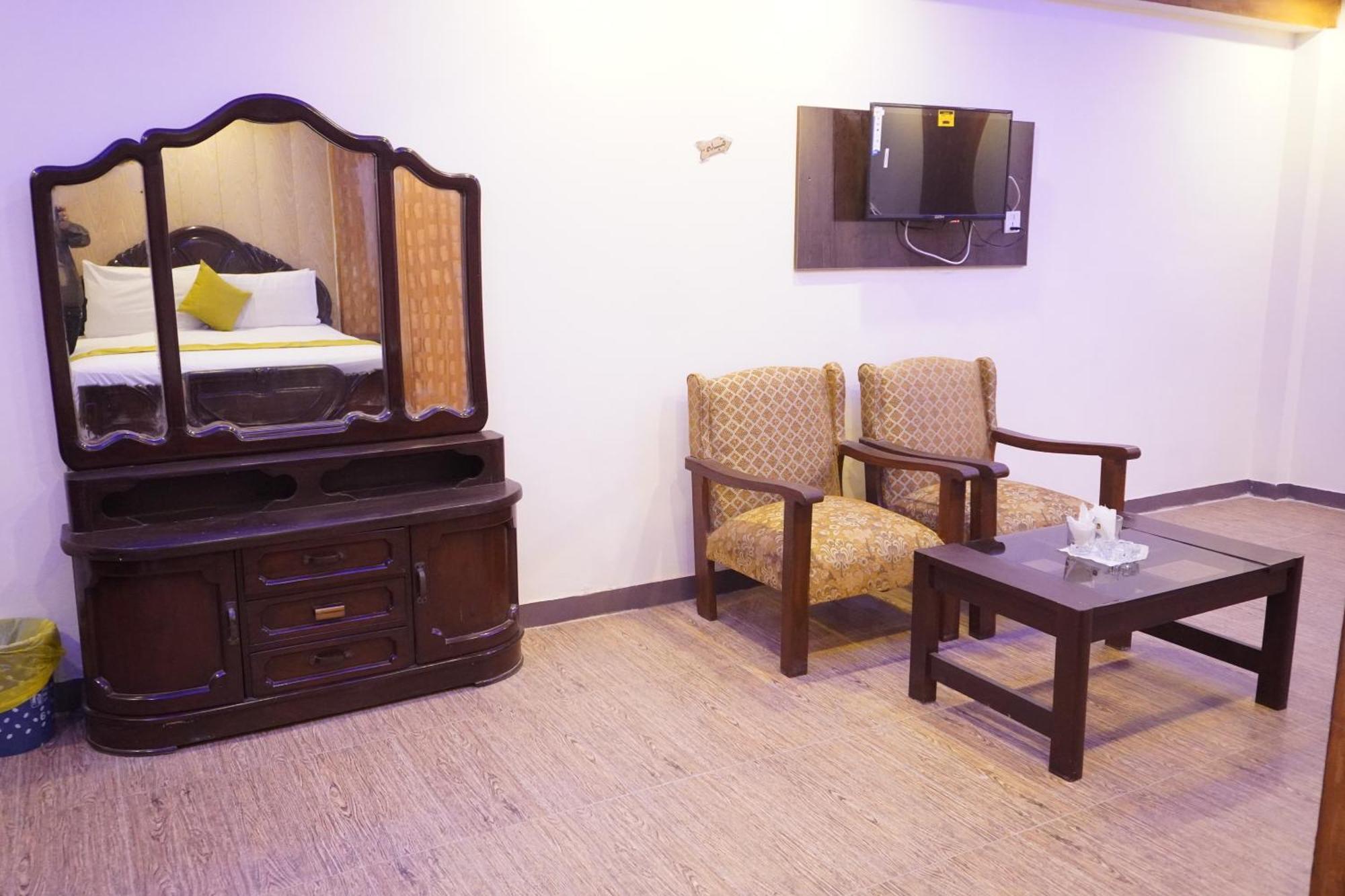 National Hotel Lahore Bagian luar foto