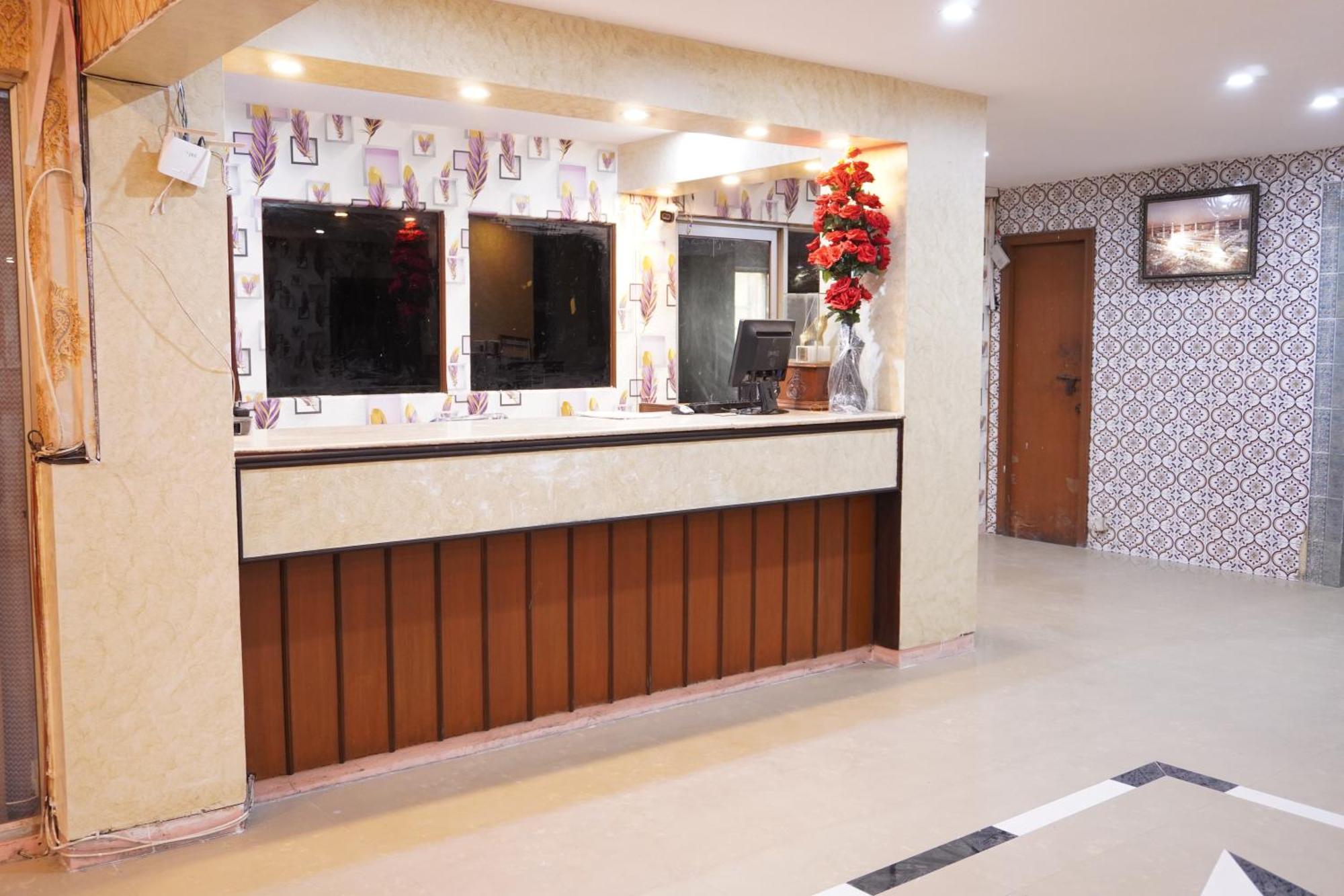 National Hotel Lahore Bagian luar foto