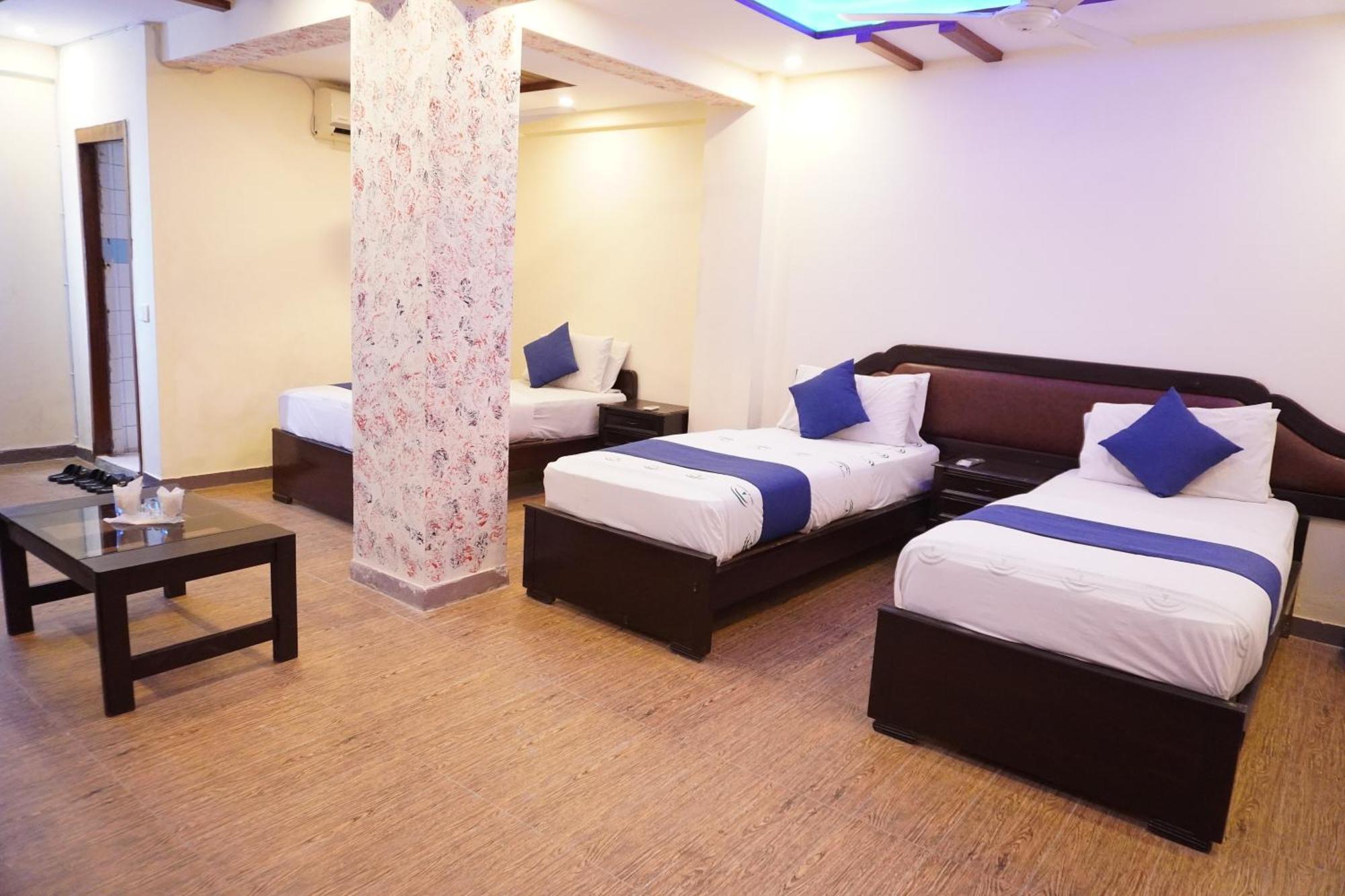 National Hotel Lahore Bagian luar foto