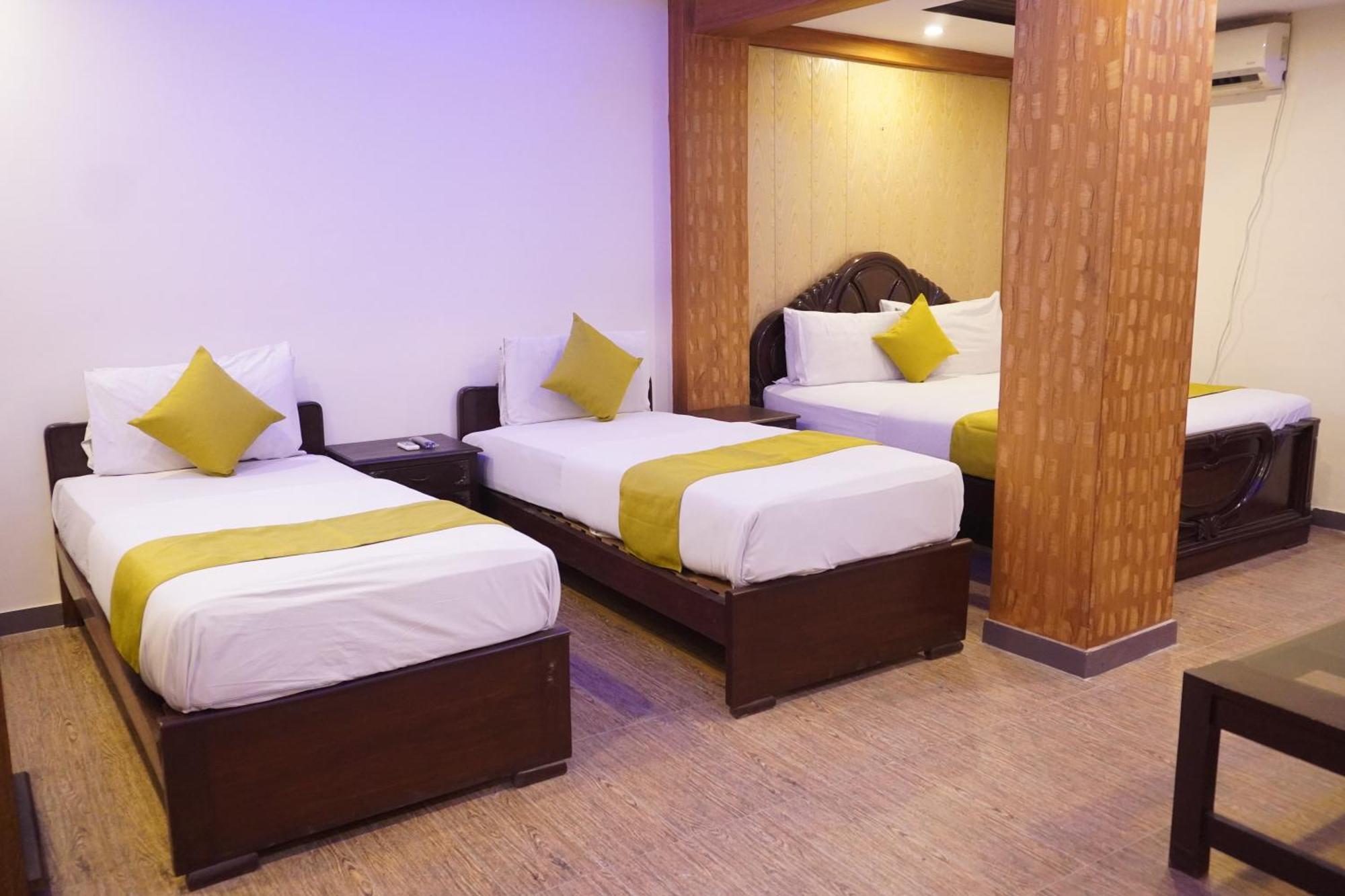 National Hotel Lahore Bagian luar foto