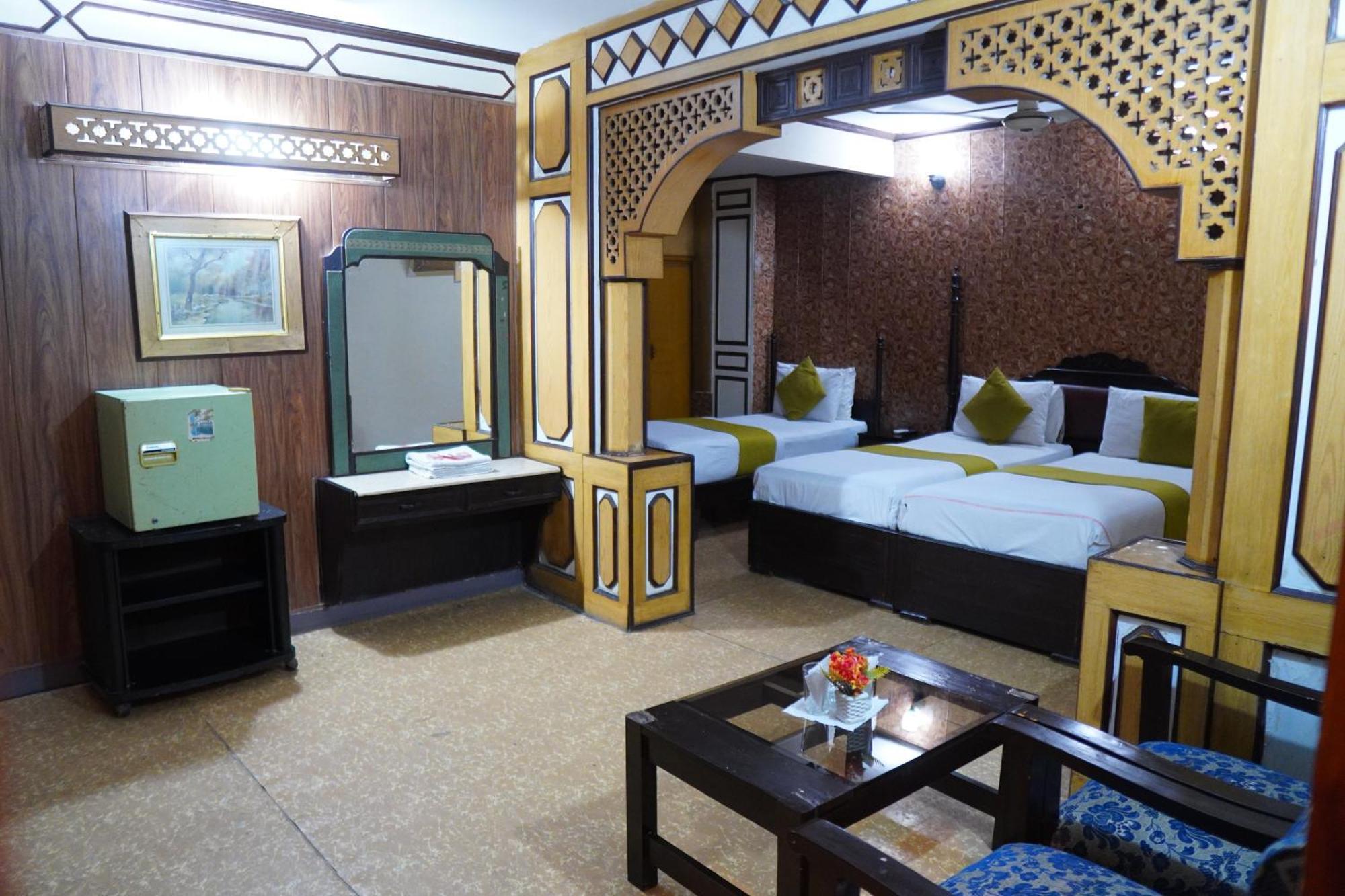 National Hotel Lahore Bagian luar foto