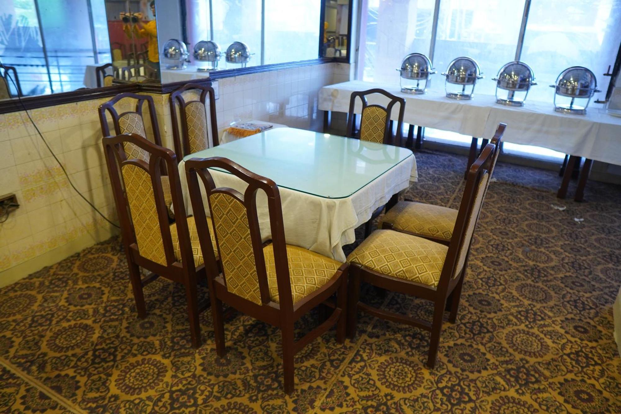 National Hotel Lahore Bagian luar foto