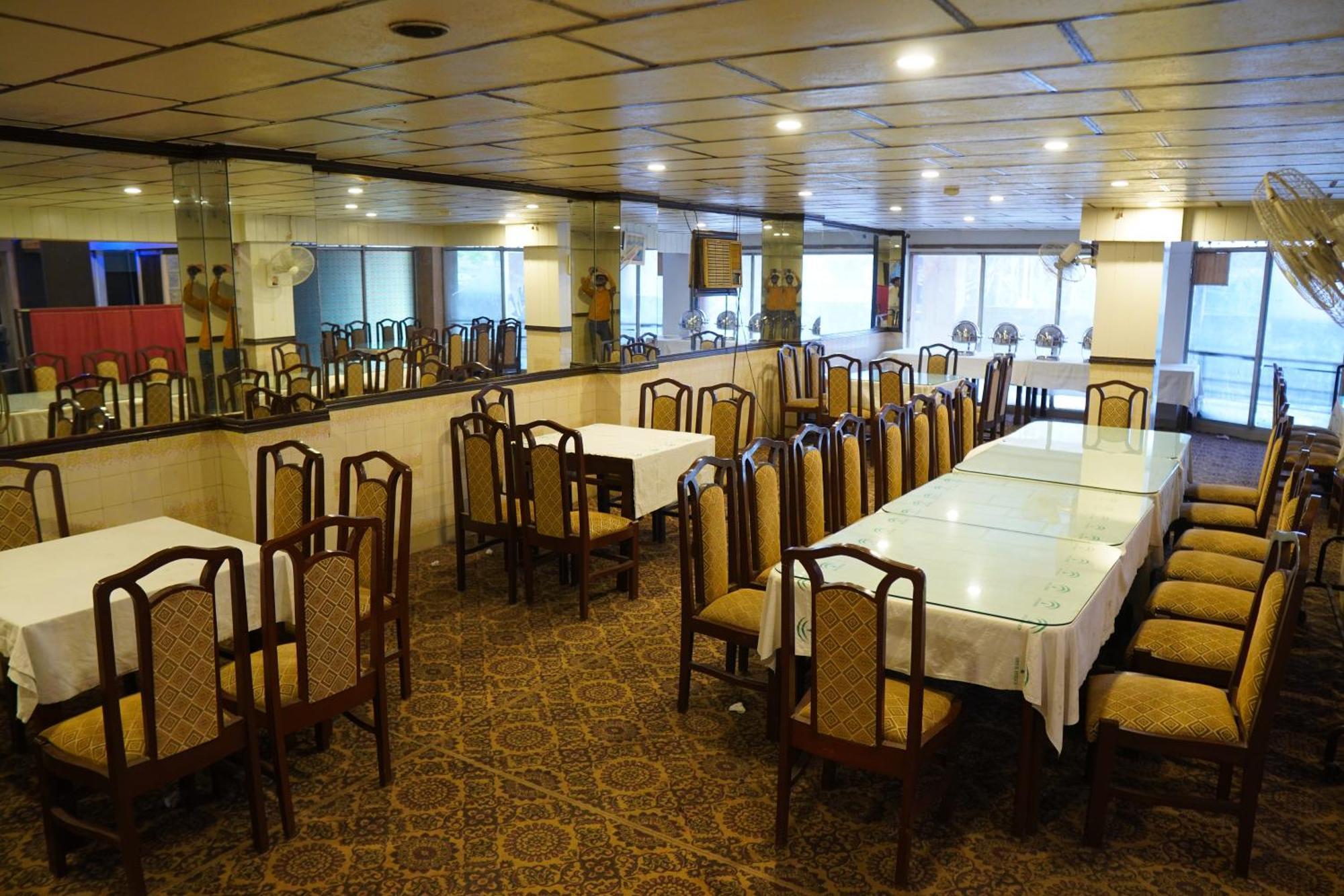 National Hotel Lahore Bagian luar foto