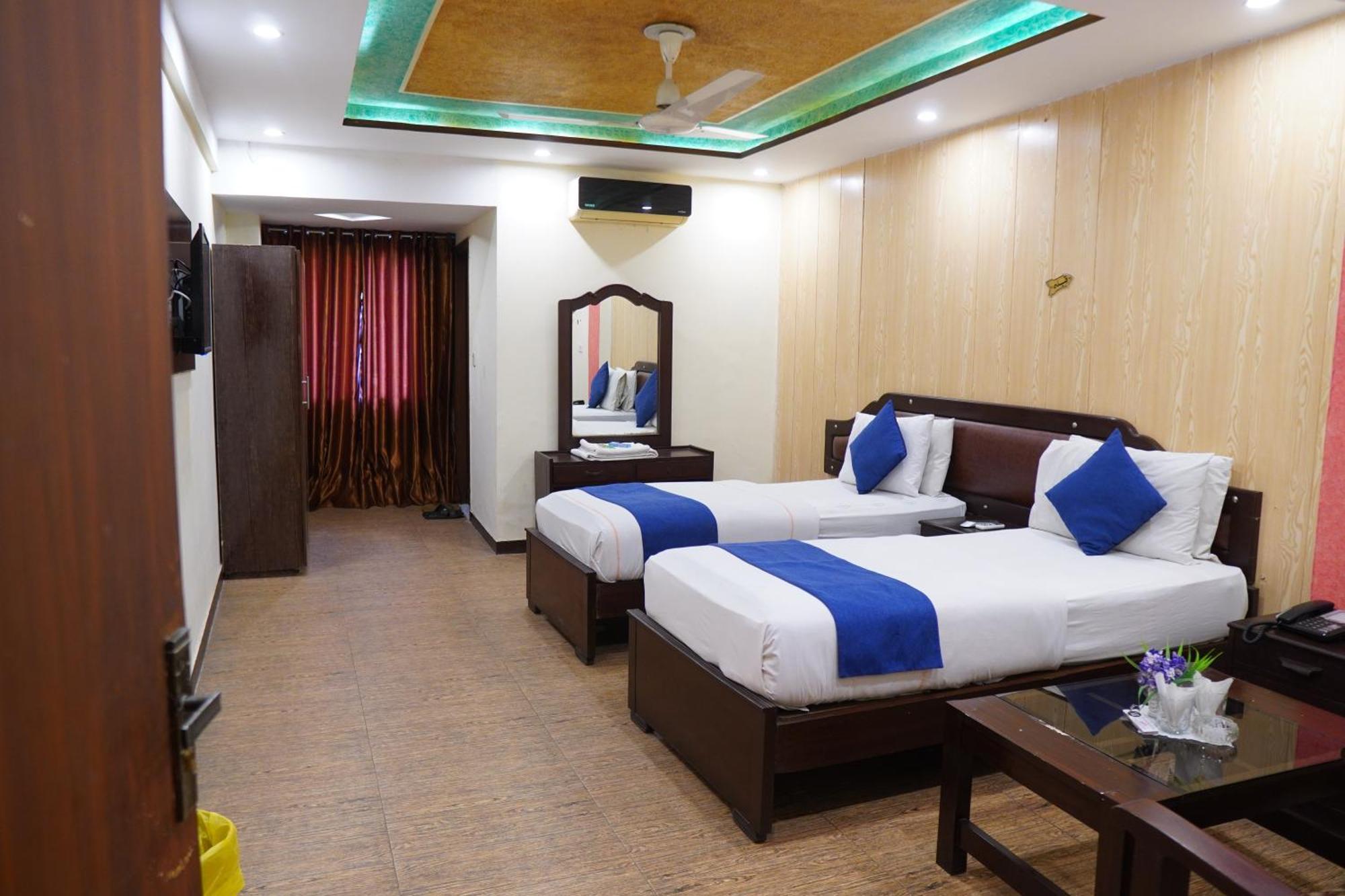 National Hotel Lahore Bagian luar foto