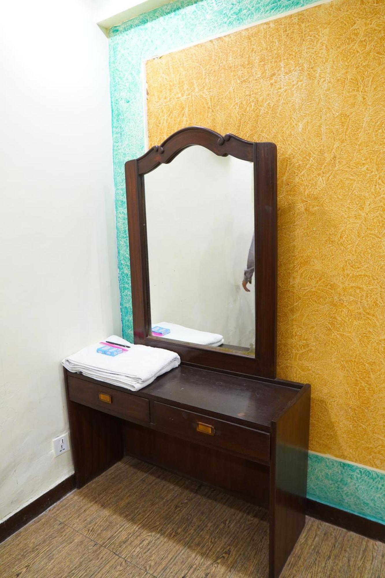 National Hotel Lahore Bagian luar foto