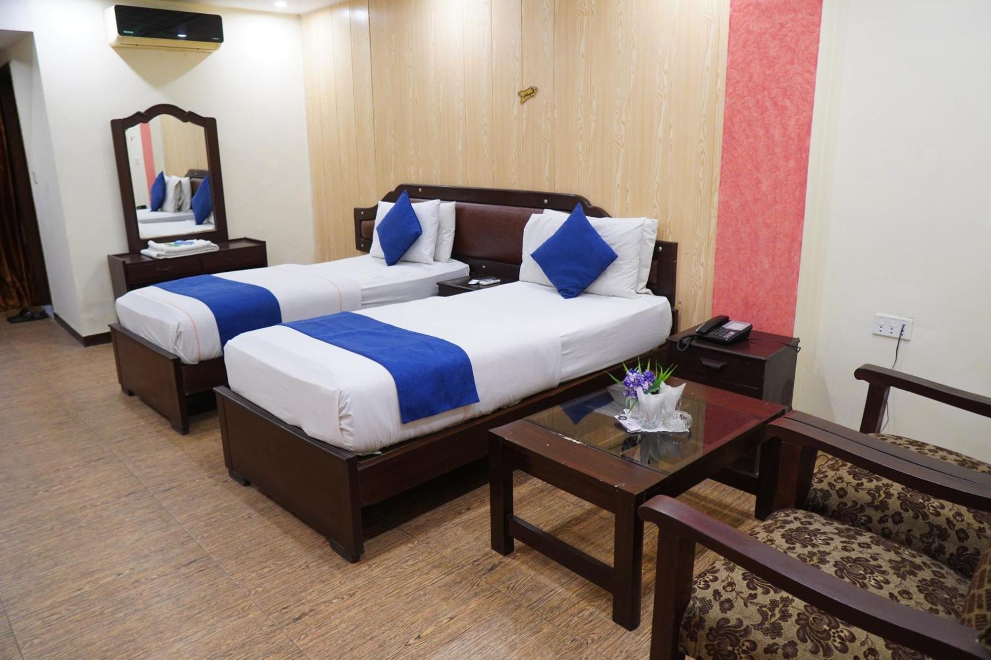 National Hotel Lahore Bagian luar foto