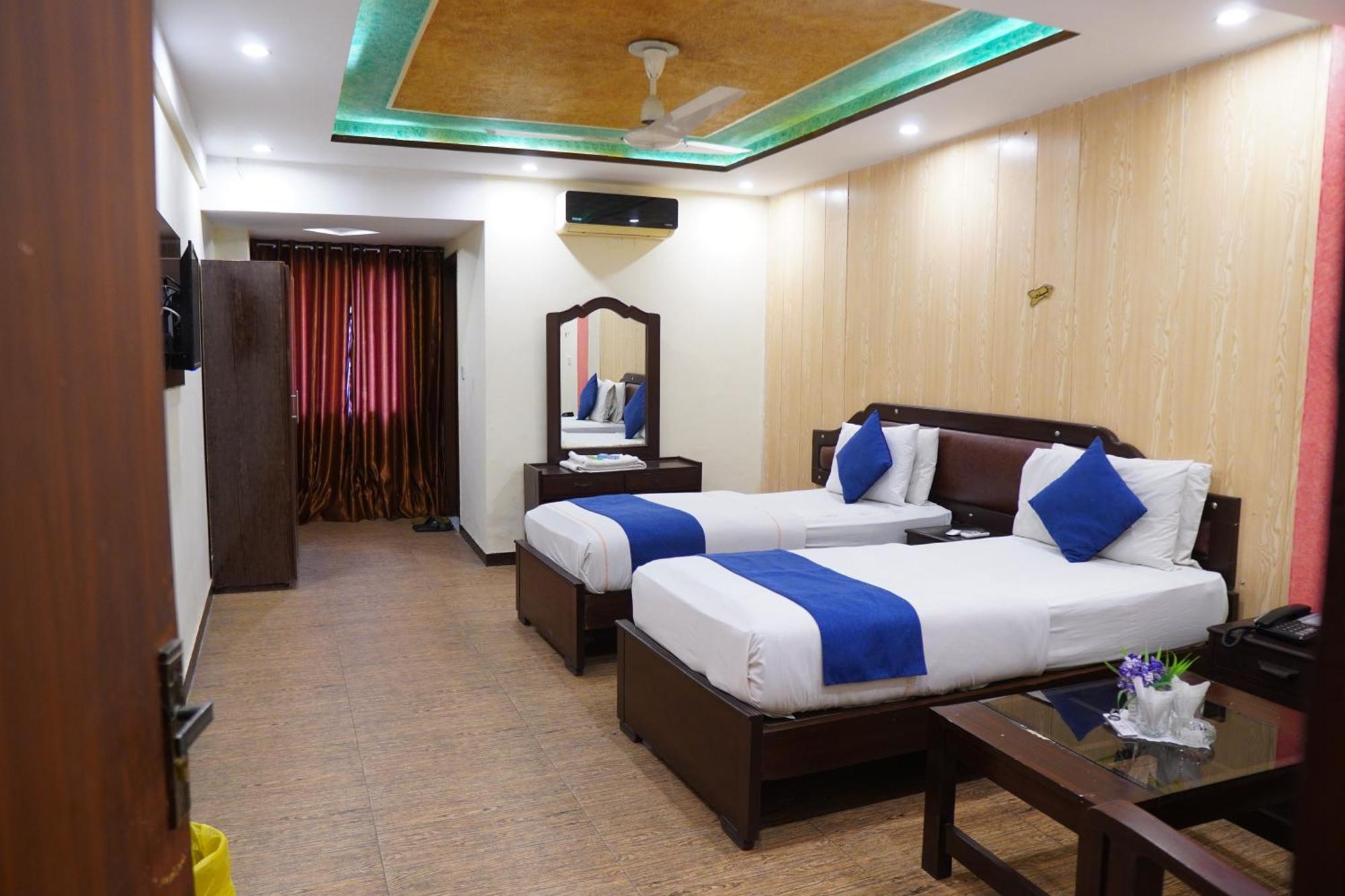 National Hotel Lahore Bagian luar foto