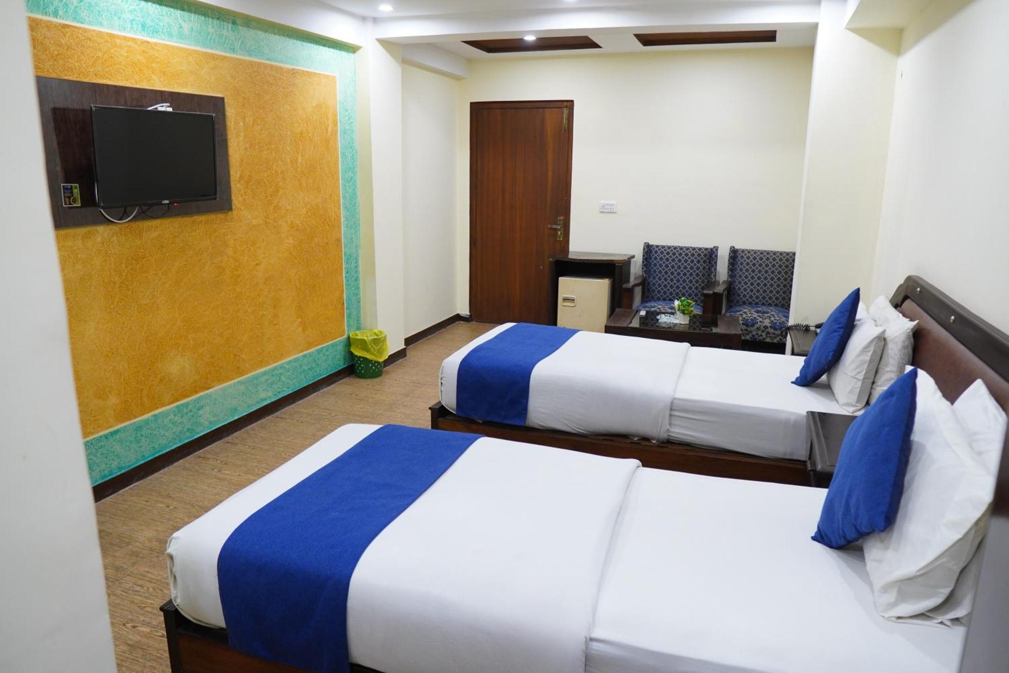 National Hotel Lahore Bagian luar foto